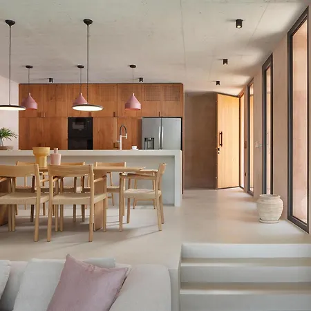 度假居 Lovely In Zuntici With Heated Swimming Pool *